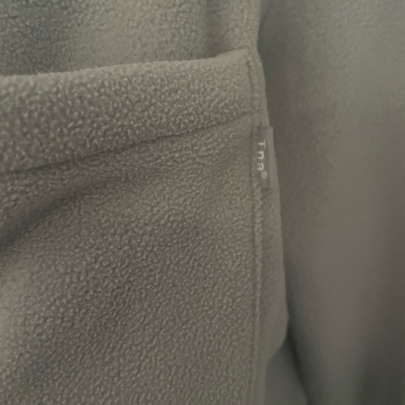 Aritizia tna polar button up - Picture 5 of 6